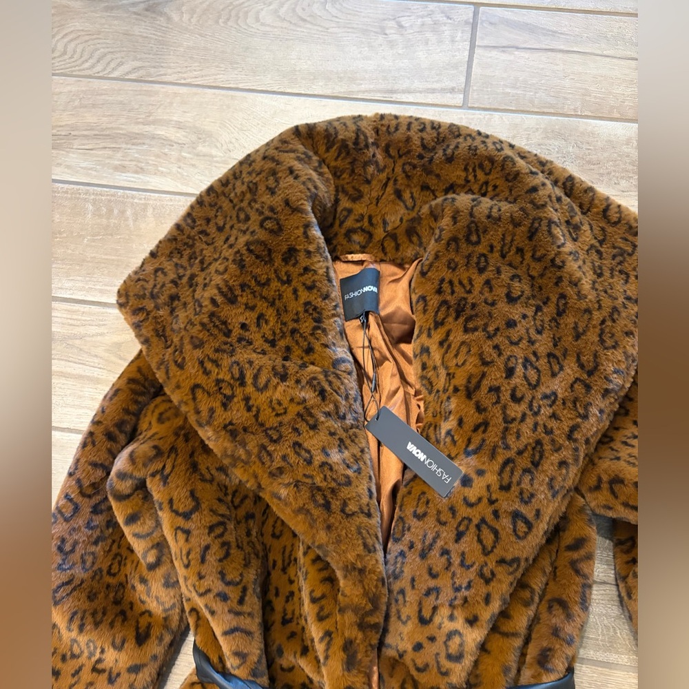Fashion Nova Night At The Met Faux Fur Coat XS New with tags - Picture 7 of 8